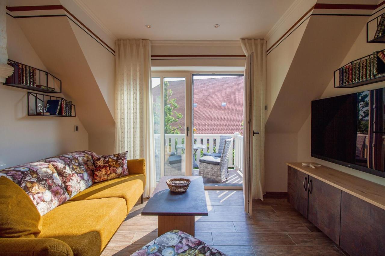 Up Besoeoek - Rapsbluete Mit Infrarotsauna Krummhoern Exterior photo